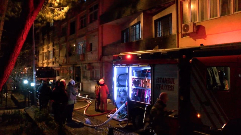 Kadıköy'de can pazarı! Apartman alev alev yandı: Çok sayıda yaralı var - Resim: 7