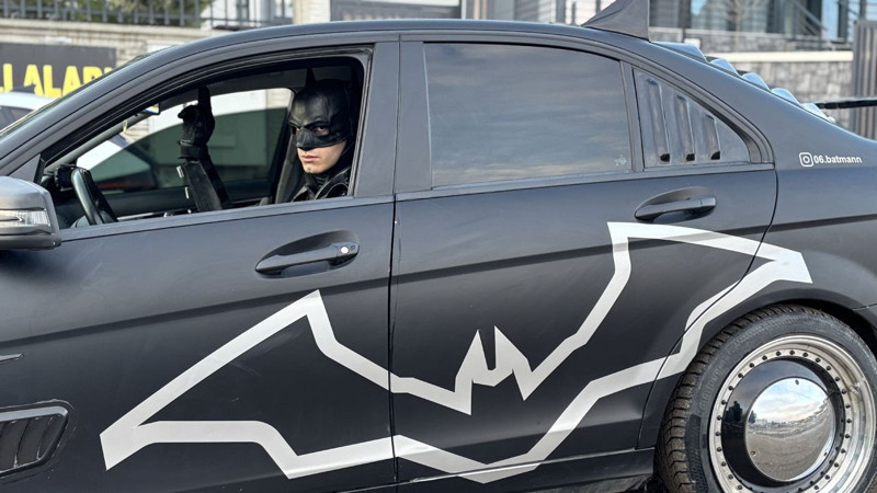 Ankara'nın süper kahramanı! Sevgilisiyle ayrılınca serüveni başladı! Gündüz öğrenci, gece Batman! - Resim: 9