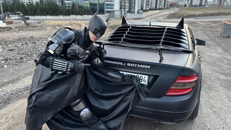 Ankara'nın süper kahramanı! Sevgilisiyle ayrılınca serüveni başladı! Gündüz öğrenci, gece Batman! - Resim: 2