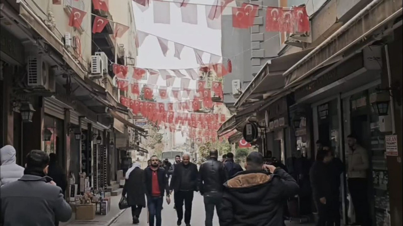 Nusaybin'de Türk bayrağına çirkin saldırı! Esnaf'tan perde arkası: Her yeri Türk Bayrağı ile donattılar - Resim: 3