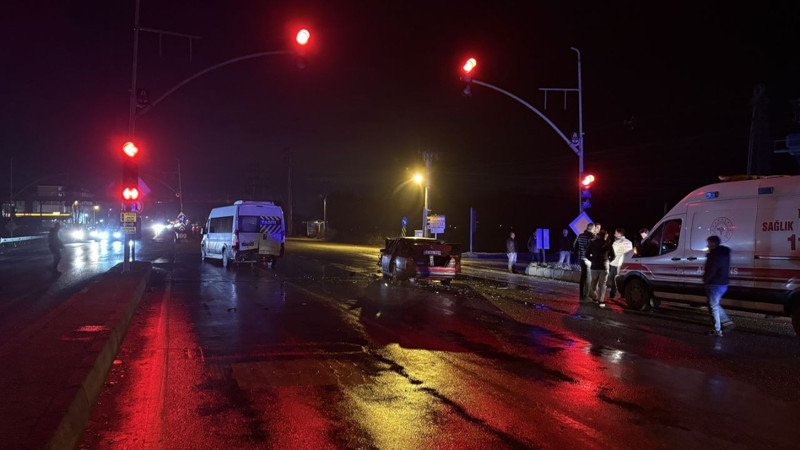 Sakarya'da feci kaza! Yaralı var - Resim: 2