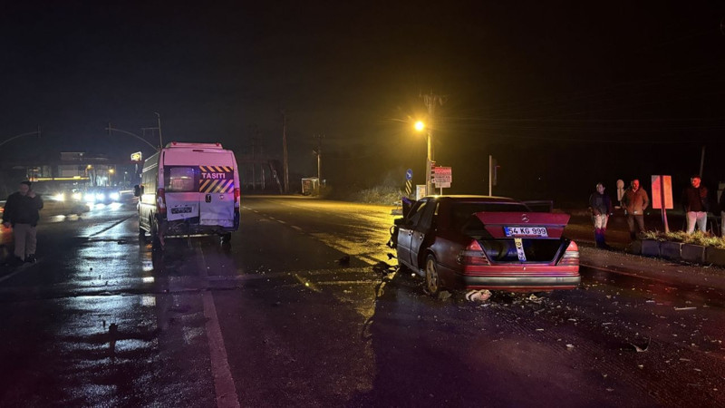 Sakarya'da feci kaza! Yaralı var - Resim: 3