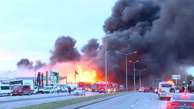 Büyükçekmece'de korkutan fabrika yangın! Çok sayıda ekip müdahale etti... - Resim: 5