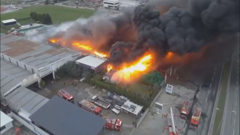 Büyükçekmece'de korkutan fabrika yangın! Çok sayıda ekip müdahale etti... - Resim: 4