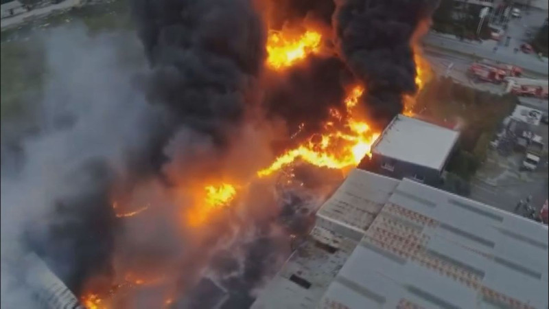 Büyükçekmece'de korkutan fabrika yangın! Çok sayıda ekip müdahale etti... - Resim: 3