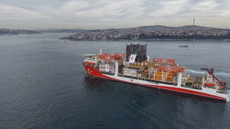 'Yıldırım' derin deniz sondaj gemisi İstanbul Boğazı'ndan geçti - Resim: 4