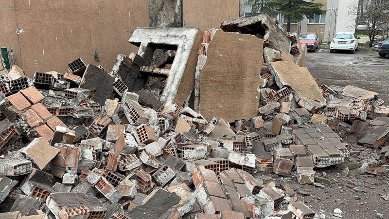 Edirne’de sağanak sonrası facia gibi olay! Apartmanın bacası çöktü - Resim: 3