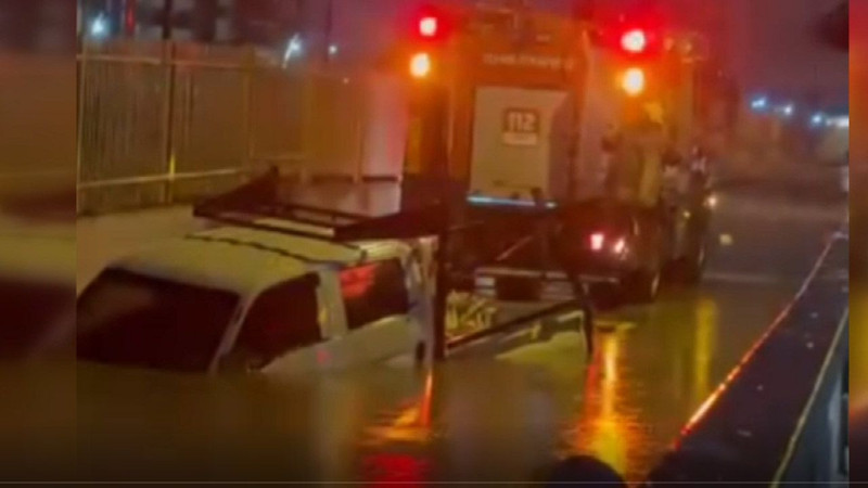 İzmir'de sağanak faciası! Otomobili suya gömüldü: Alt geçitte mahsur kalan sürücü can verdi - Resim: 5