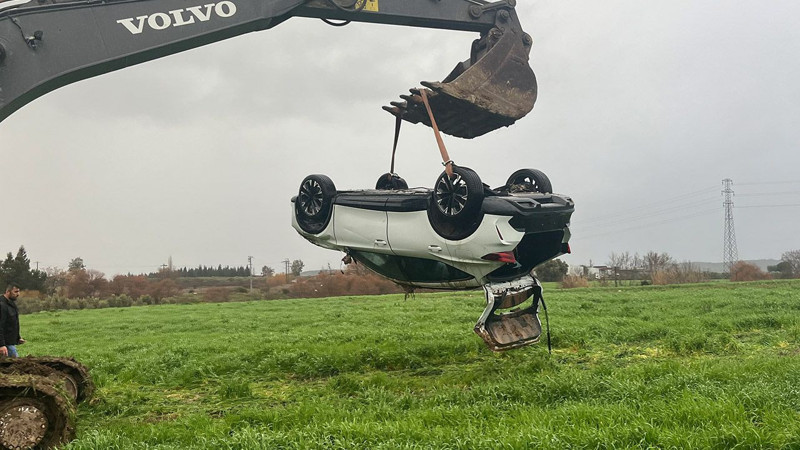 İzmir'de kahreden kaza! Otomobil dere yatağına uçtu: 2 kız kardeş can verdi - Resim: 5