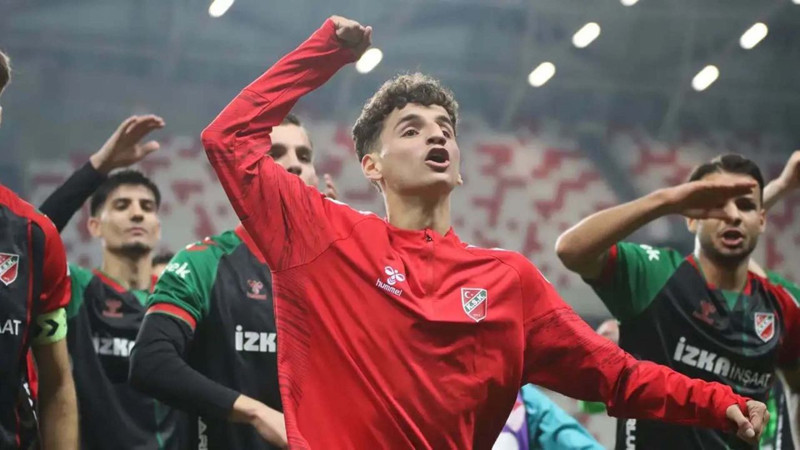 Gelecek yılın ilk bombası patladı! Fenerbahçe ilk transferini sessiz sedasız bitirdi! Taraftarlar çok sevinecek - Resim: 24