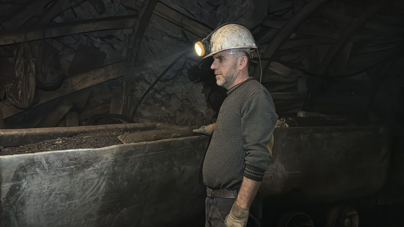 Yerin 120 metre altında ilk sahur: Maden direkleri sofra, kömür karası eller katık oldu - Resim: 6