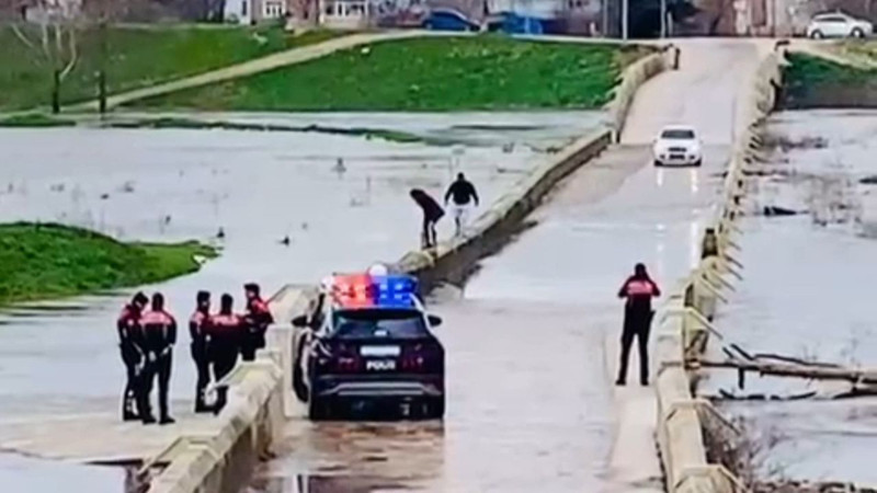 Edirne sular altında! Meriç ve Tunca nehirleri taştı: Tarihi köprüler kapatıldı - Resim: 9