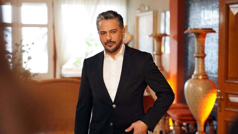 Emre Altuğ'dan yıllar sonra gelen itiraf! "Yakışıklıyım diye rol vermediler" - Resim: 2