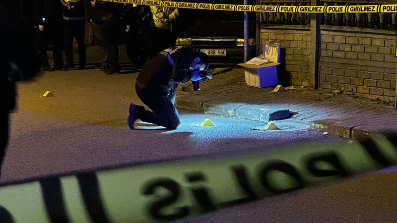 Aksiyon filmi gibi çatışma! Okul önünde vuruldu - Resim: 4