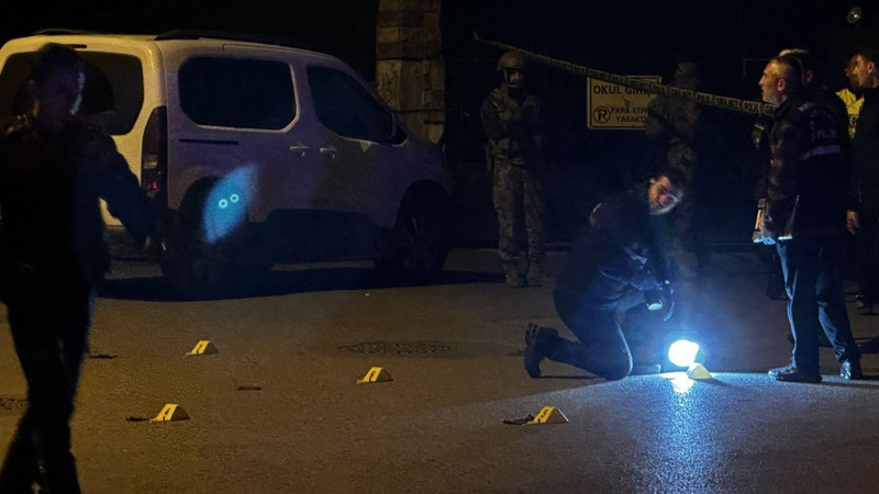 Aksiyon filmi gibi çatışma! Okul önünde vuruldu - Resim: 7