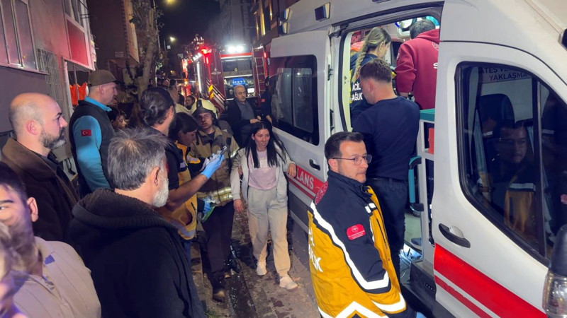 İstanbul'da korkutan yangın! 20 kişi mahsur kaldı - Resim: 8