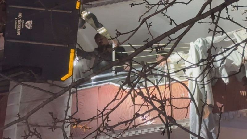 İstanbul'da korkutan yangın! 20 kişi mahsur kaldı - Resim: 3