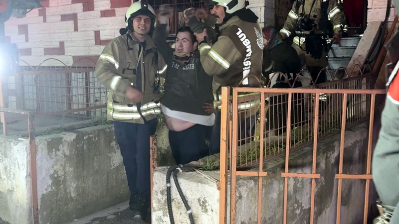 İstanbul'da korkutan yangın! 20 kişi mahsur kaldı - Resim: 2