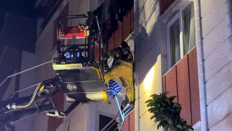 İstanbul'da korkutan yangın! 20 kişi mahsur kaldı - Resim: 6