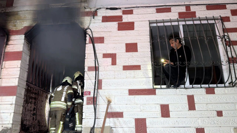 İstanbul'da korkutan yangın! 20 kişi mahsur kaldı - Resim: 7