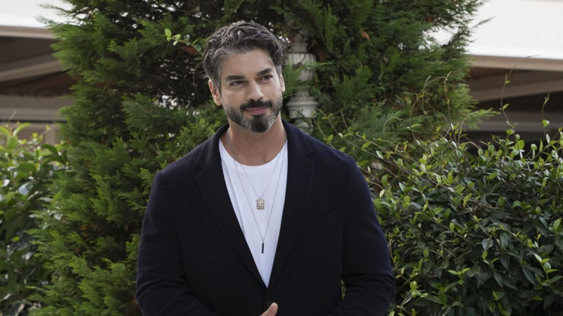 Şükrü Özyıldız aşk orucunu bozdu! Kalbini ünlü oyuncuya kaptırdı - Resim: 1