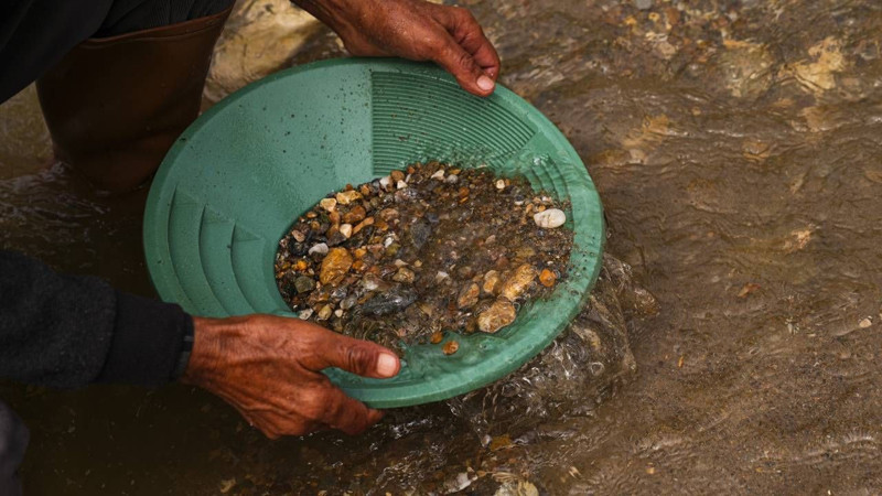 O ilin suyunda altı akıyor! Gram gram altın topluyorlar: Günde 5 gram altın bulabiliyoruz - Resim: 4