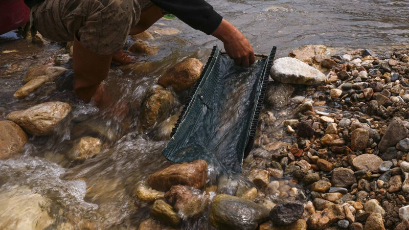 O ilin suyunda altı akıyor! Gram gram altın topluyorlar: Günde 5 gram altın bulabiliyoruz - Resim: 2