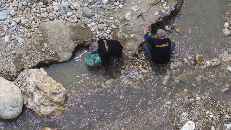 O ilin suyunda altı akıyor! Gram gram altın topluyorlar: Günde 5 gram altın bulabiliyoruz - Resim: 12