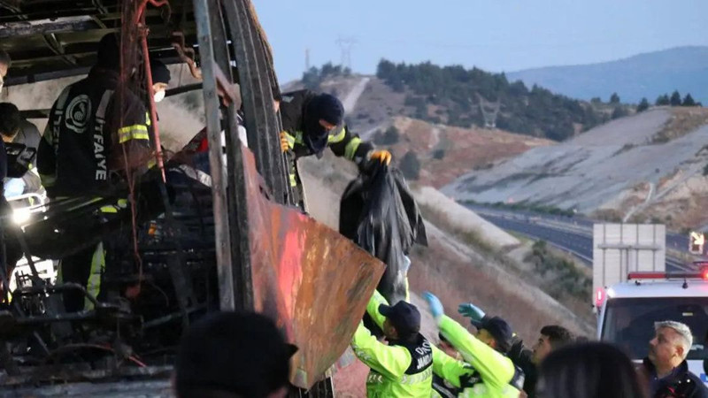 Denizli'deki kazada kahreden detay! Kargaşada kapıya sıkışıp can vermişler - Resim: 3