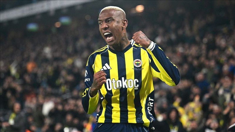 Fenerbahçe'de sürpriz ayrılık gündemde! Taraftar 2'ye bölündü - Resim: 3