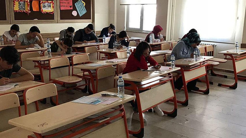 YKS'de akılalmaz kopya girişimi: Gözetmenin dikkatinden kaçmadı! Cebinden çıkınca her şey ortaya çıktı - Resim: 4