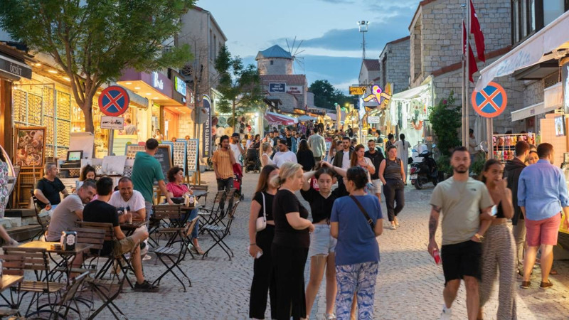 Alaçatı'da dudak uçuklatan adisyon! Bir araba parası hesap ödediler - Resim: 2