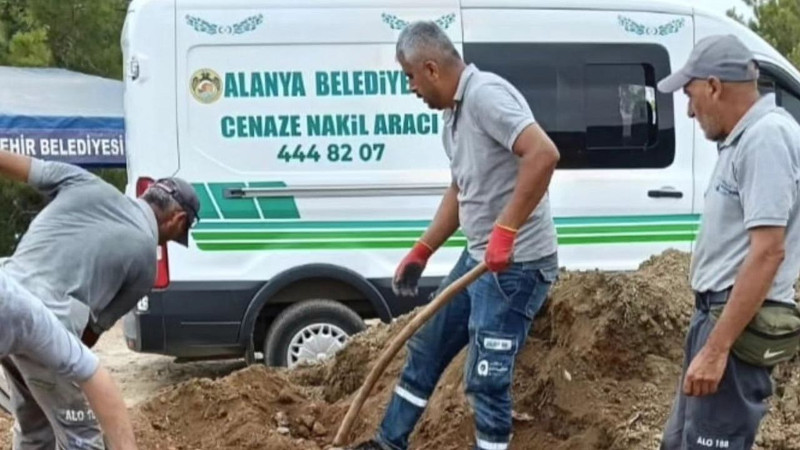 Yeşilçam'ın usta ismi Kamuran İnselel sessizce uğurlandı! Onur Akay isyan etti: Sevenleri katılmak istemez miydi? - Resim: 3
