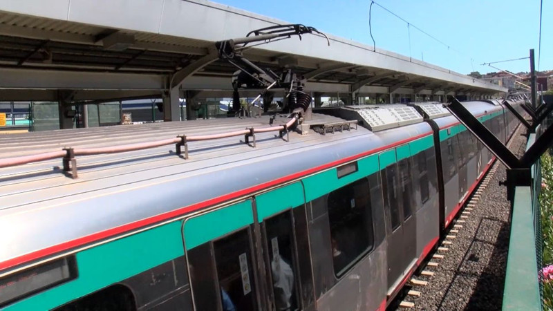 Korku dolu anlar kamerada! Marmaray'da can pazarı: Raylarda sıkışan yolcu böyle kurtarıldı - Resim: 3