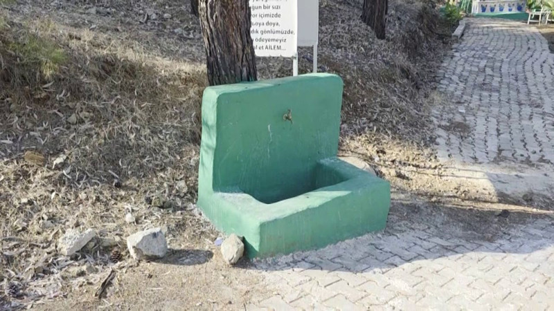 Mezarlıklara dadandı! Vatandaşlar isyan etti: Bu yapılır mı ayıptır! - Resim: 6