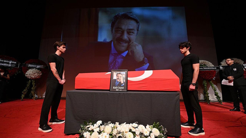 Türkan Şoray neye uğradığını şaşırdı! Kadir İnanır sorusuna verdiği yanıt gündem yarattı: Niye hatırlattınız? - Resim: 2