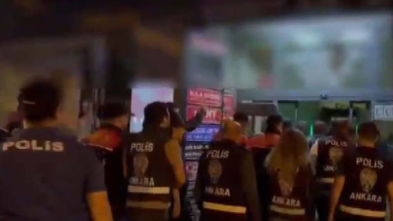 Sixtiees Pub'a fuhuş operasyonu! Diz boyu rezillik: İğrenç yazışmalar ortaya çıktı - Resim: 6