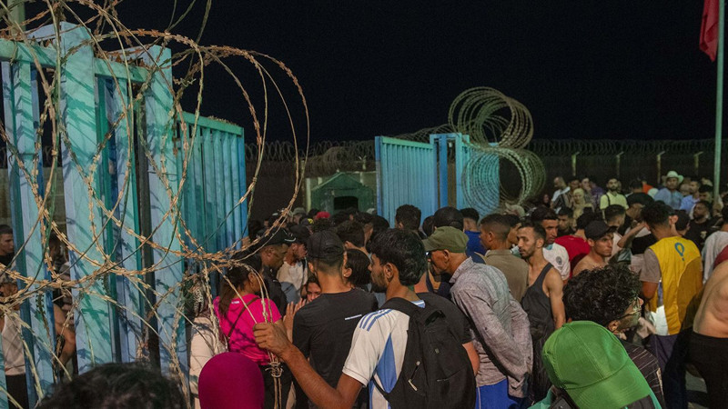 İspanya sınırında göç hareketliliği! İçişleri Bakanlığı rakamı açıkladı: Bir günde 49 bin göçmen Ceuta’ya geçti! - Resim: 3