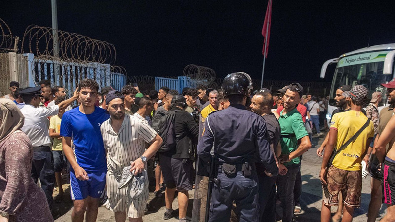 İspanya sınırında göç hareketliliği! İçişleri Bakanlığı rakamı açıkladı: Bir günde 49 bin göçmen Ceuta’ya geçti! - Resim: 4