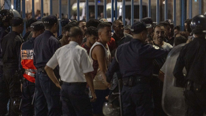 İspanya sınırında göç hareketliliği! İçişleri Bakanlığı rakamı açıkladı: Bir günde 49 bin göçmen Ceuta’ya geçti! - Resim: 6