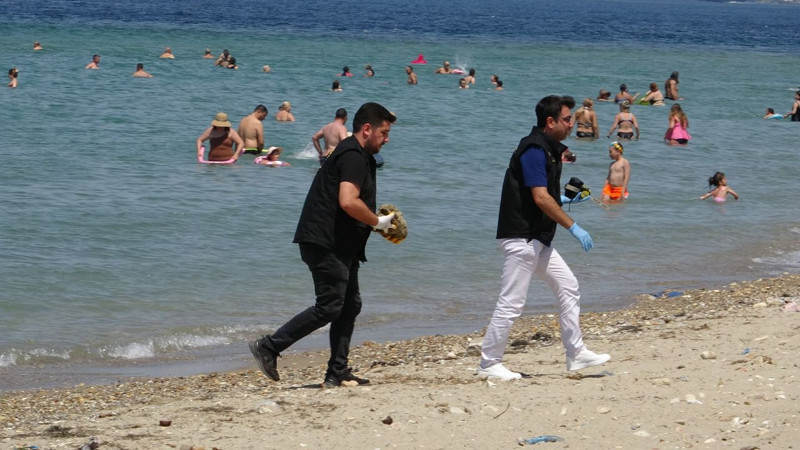 Plajda hareketli dakikalar! Yüzerken mühimmat buldu: Çanakkale'de ilginç anlar! - Resim: 6