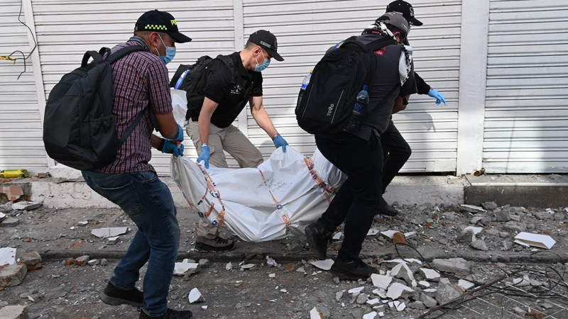 Kolombiya'da adeta kıyamet koptu! 7.4'lük deprem şehri yerle bir etti: Yüzlerce ölü, 700'den fazla yaralı! Dehşet veren anlar kamerada - Resim: 11