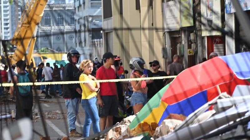 Kolombiya'da adeta kıyamet koptu! 7.4'lük deprem şehri yerle bir etti: Yüzlerce ölü, 700'den fazla yaralı! Dehşet veren anlar kamerada - Resim: 12