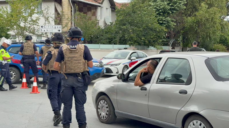 İstanbul, Çatalca'da dehşet anları! Kendini eve kapatıp uzun namlulu silahla etrafı taradı: Çok sayıda ekip bölgeye sevk edildi - Resim: 2