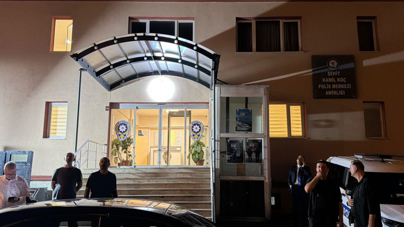 Trabzon'da emniyet bahçesine İHA düştü! Vali Şahin'den açıklama: "Araçlarda hasar oluştu" - Resim: 3