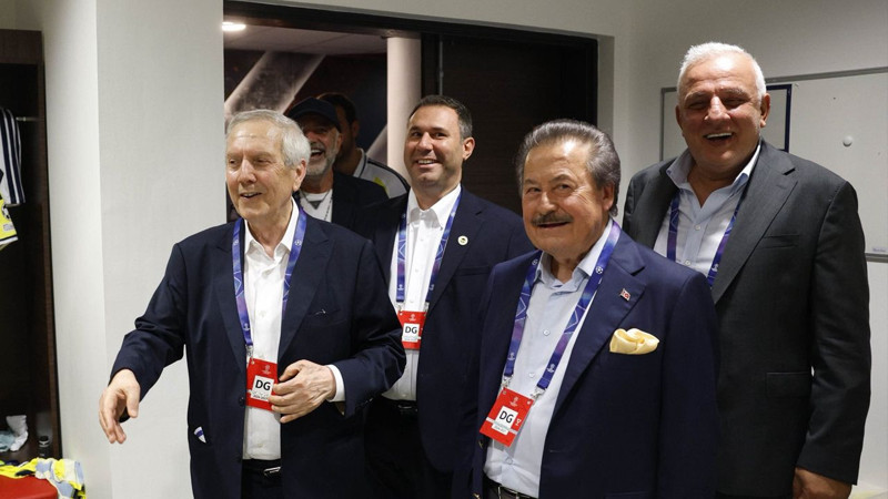 Tarihi geceye Aziz Yıldırım damga vurdu! O hareketi gündem oldu: Uğuru tuttu! - Resim: 6