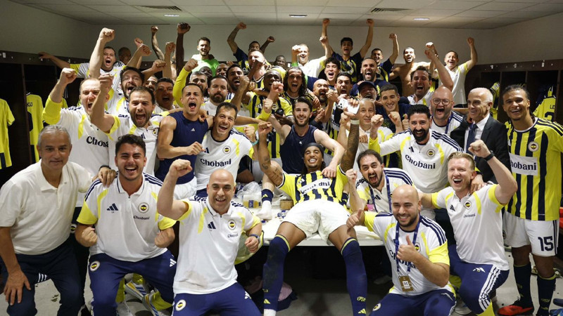 Tarihi geceye Aziz Yıldırım damga vurdu! O hareketi gündem oldu: Uğuru tuttu! - Resim: 7