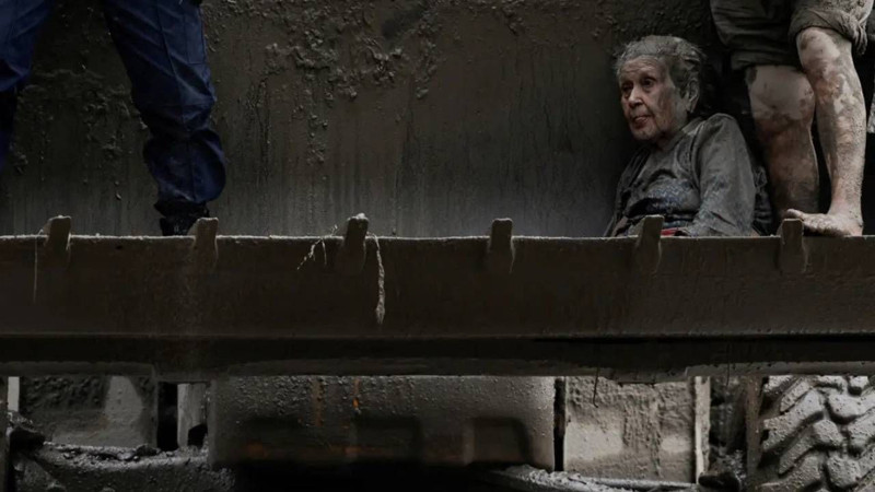 Nepal'de bilanço ağırlaşıyor! Felaketin sebebiyle ilgili korkutan iddia: Dev parça koptu - Resim: 6