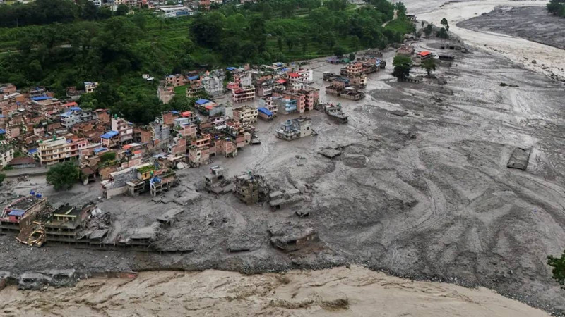Nepal'de bilanço ağırlaşıyor! Felaketin sebebiyle ilgili korkutan iddia: Dev parça koptu - Resim: 4