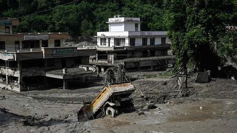 Nepal'de bilanço ağırlaşıyor! Felaketin sebebiyle ilgili korkutan iddia: Dev parça koptu - Resim: 14
